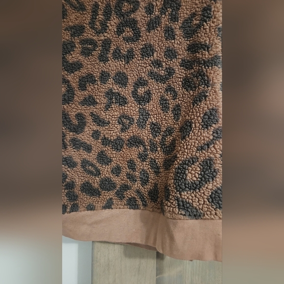 GRAYSON THREADS Leopard print sherpa/fleece pullover 1/4 zip jacket. Size XXL - Picture 10 of 13